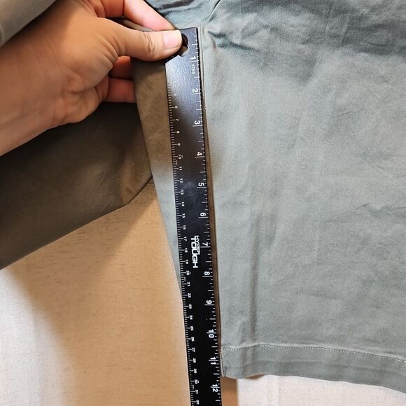 Lands End Olive Green Women's Olive Green Mid Rise Bermuda Length Shorts Size 16 - Picture 4 of 10